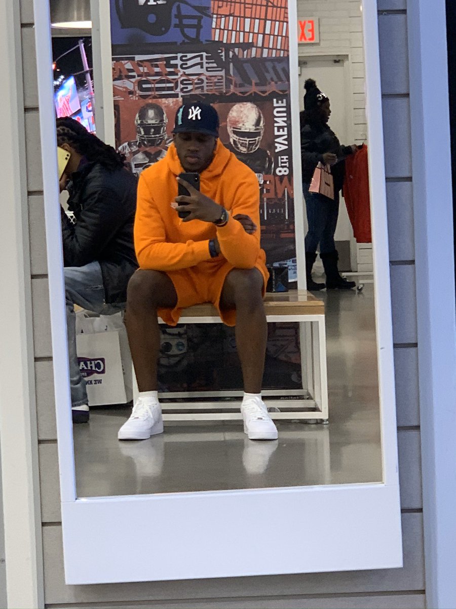 lilrobert83's tweet photo. Just wondering if this can make an #outfitthread https://t.co/03prWKLntb