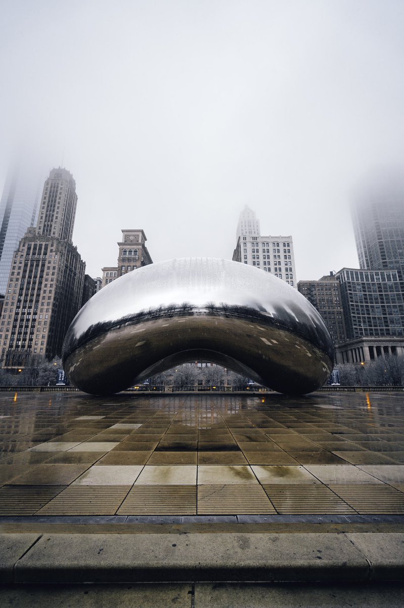 ty_optix's tweet photo. Chicago Quarantine 2020. This is in the middle of the day when you would see the streets packed with people walking/driving home from work and crowds of tourists surrounding the bean... 🤭 https://t.co/35y4FaodXr