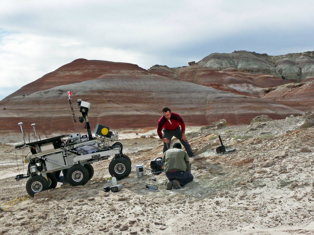 GavinOnTheMoon's tweet photo. Day 3 of my #7DaysOfFieldwork! First semester of my PhD at @WesternU brought me to Utah to simulate sample collection of a #Mars rover as part of the CanMars 2016 analog mission! Got to study ancient river systems and work alongside engineers from the Canadian Space Agency 🇨🇦🚀 https://t.co/n43xC3q6vY