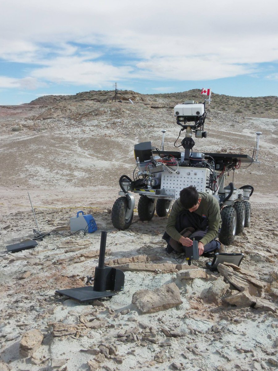 GavinOnTheMoon's tweet photo. Day 3 of my #7DaysOfFieldwork! First semester of my PhD at @WesternU brought me to Utah to simulate sample collection of a #Mars rover as part of the CanMars 2016 analog mission! Got to study ancient river systems and work alongside engineers from the Canadian Space Agency 🇨🇦🚀 https://t.co/n43xC3q6vY