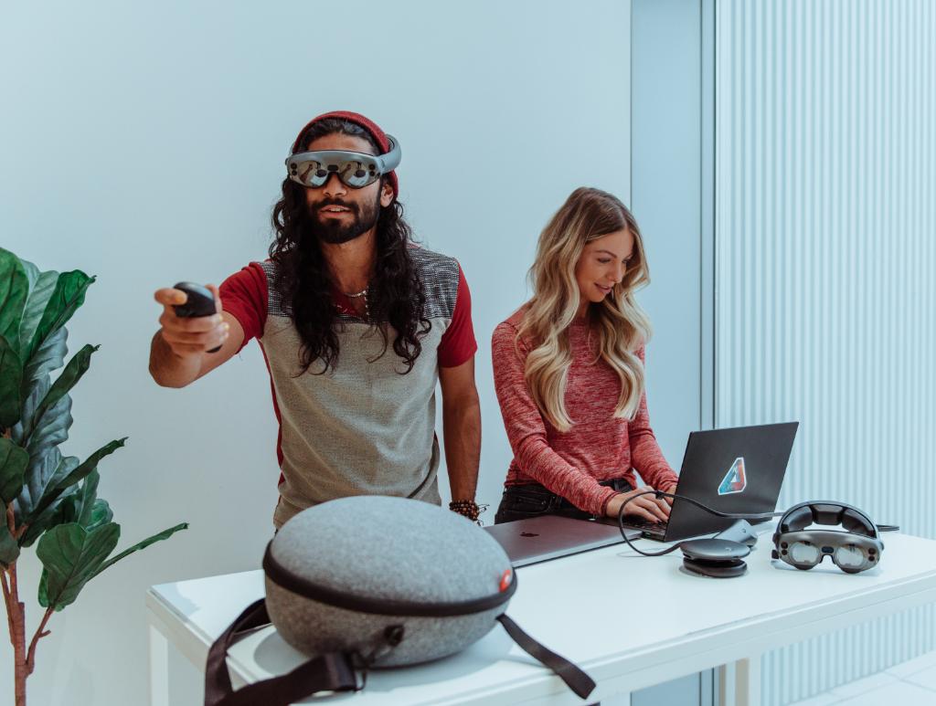 magicleapdevs's tweet photo. Join us for our first Online Developer Workshop! 

Rapid Prototype 3D Visualization Apps with Magic Leap Toolkit &amp; @unity3d 
Thurs April 2nd, 2-4pm EDT

Register now:
https://t.co/ewaxXz2TpE #magicleap https://t.co/9Qkte2EHjT
