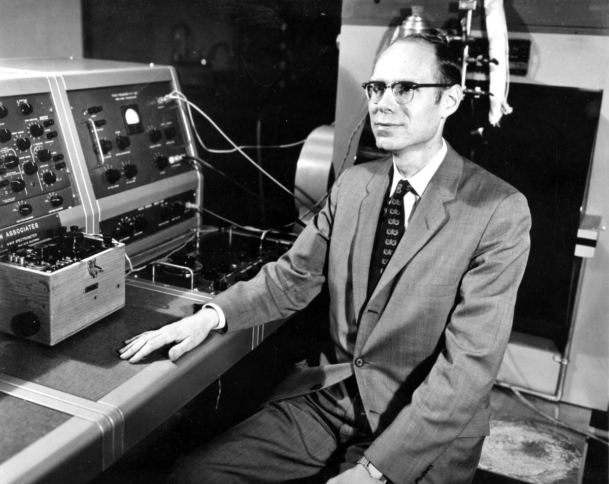 ETC_Mexico's tweet photo. #UnDiaComoHoy
Un 27 de marzo del 1910, nace en Iowa, Estados Unidos el ingeniero en electrónica John Pierce quien es considerado en el mundo de la tecnología como el creador del término #Transistor. 
¿Conoces algunos de sus aportes?

https://t.co/ZNeNRRECZv https://t.co/pBDfYNfjYc