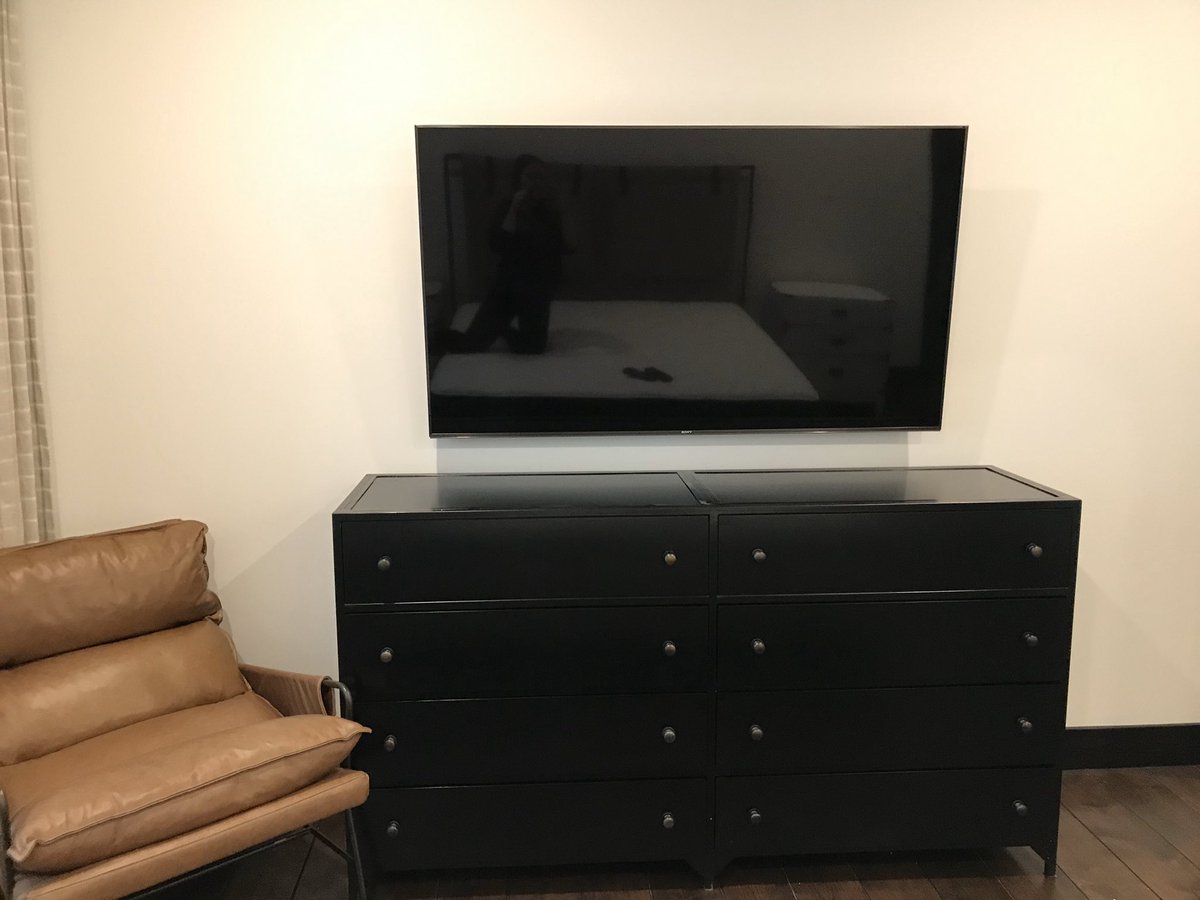 EZModeAV's tweet photo. Another day of installing! #liveinstall #avtweeps @Sony @staubelectronic @SnapAV #strongmounts #wattbox #purposeav #oled https://t.co/gaKFFfJQdC