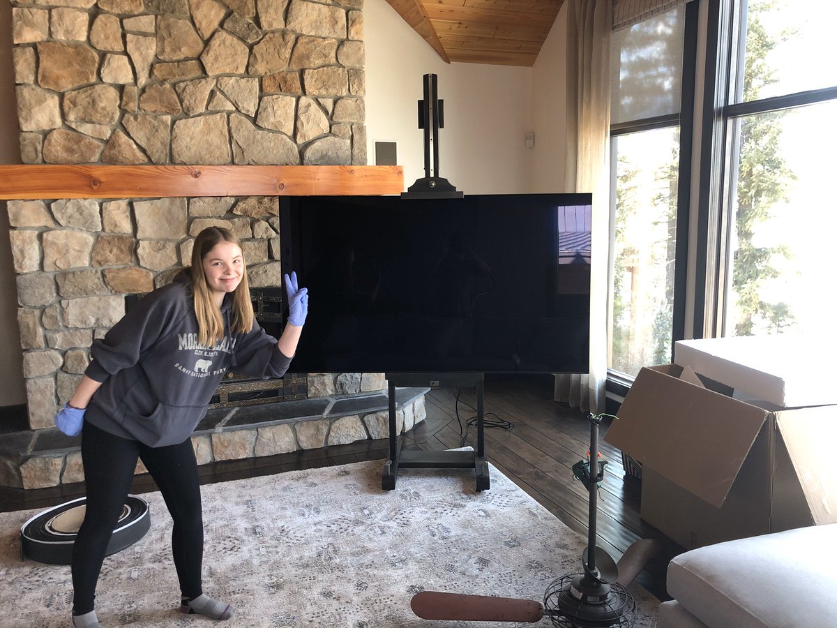 EZModeAV's tweet photo. Another day of installing! #liveinstall #avtweeps @Sony @staubelectronic @SnapAV #strongmounts #wattbox #purposeav #oled https://t.co/gaKFFfJQdC