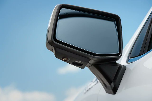 LynnLaytonChevy's tweet photo. Tow with ease in the Chevy All-New Silverado with Side View Cameras that offer a view of the sides of the trailer. https://t.co/sGpAYswXPm