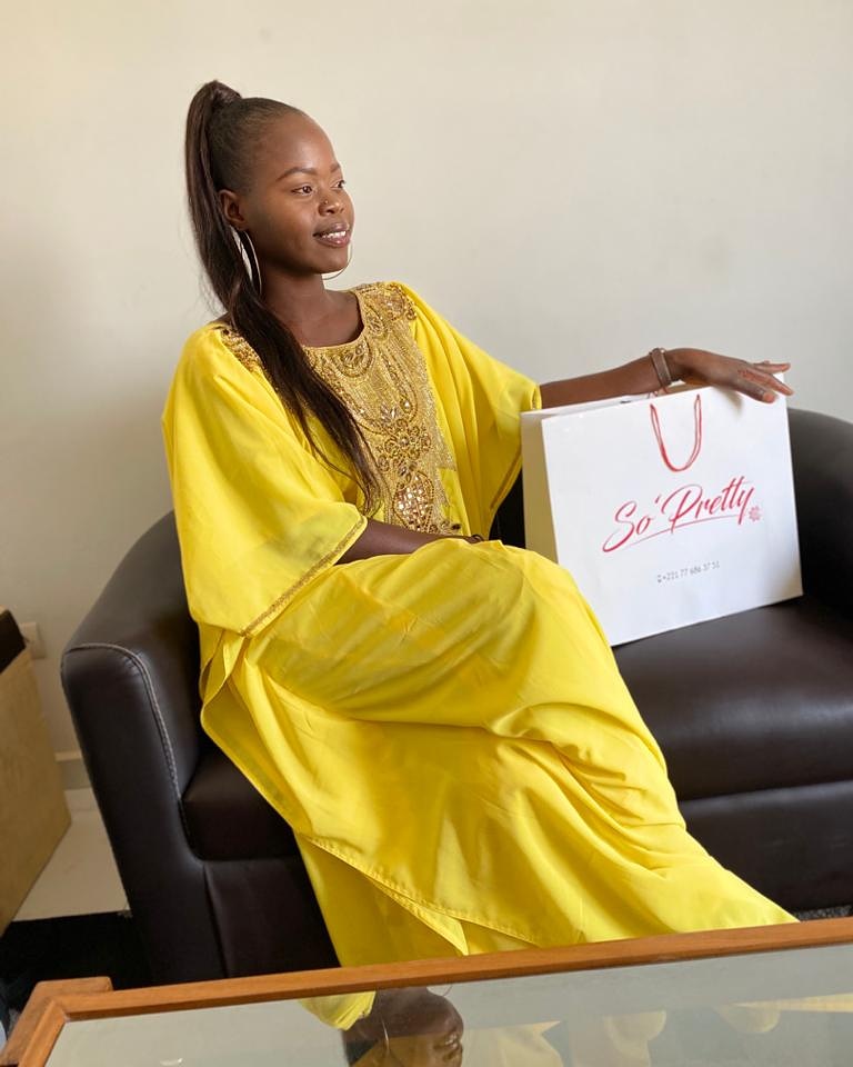 SoPrettySN's tweet photo. Prix :25.000 f CFA
WhatsApp : 778831987
Livraison : @yobanteYES
#soprettysn #pretty #hijab #abaya #africaine #soprettysn #senegalesebeauty #stayathome https://t.co/8ZpN46d7c7