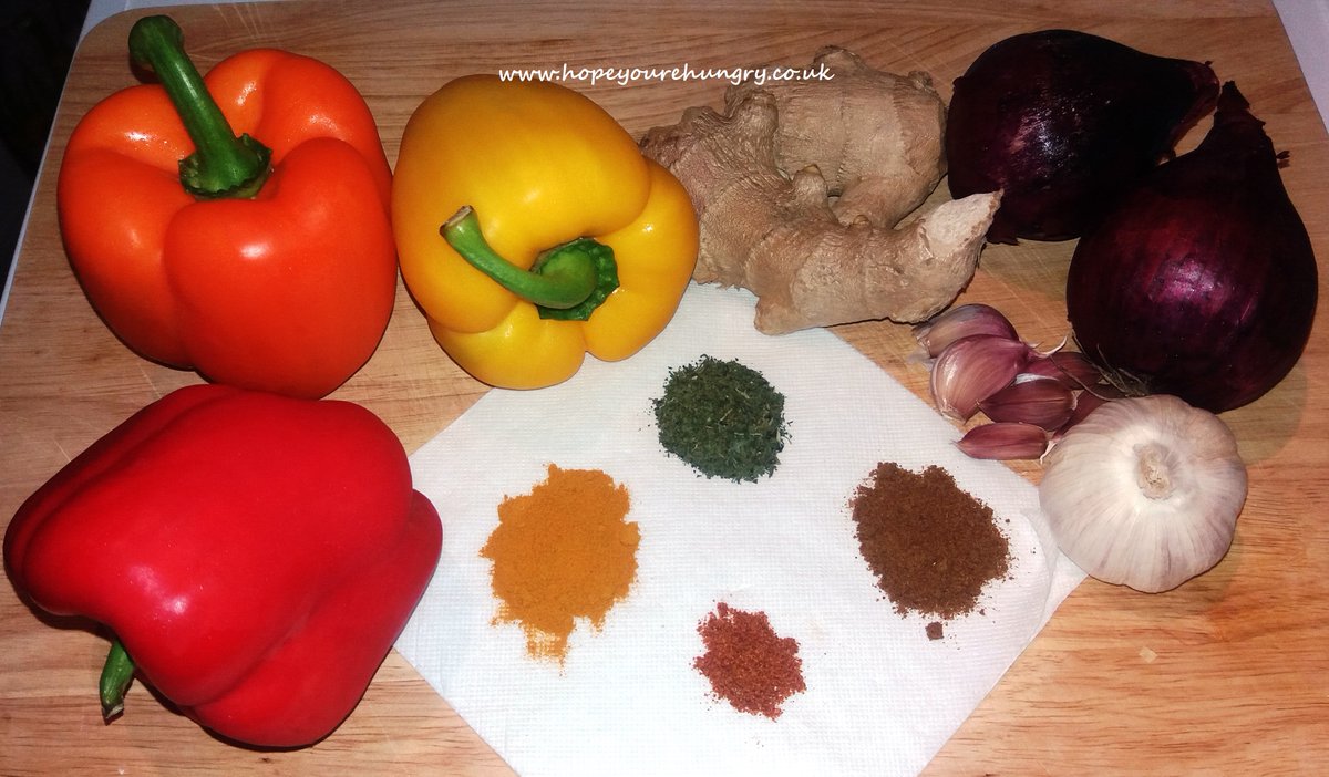 re_hungry's tweet photo. Happy #Friday lovely Hungrys! It's time to spice things up with a light, bright #Chicken Curry - recipe here: https://t.co/kpwvIsB44q #Fresh &amp; fast, this fuss-free #fakeaway can be on the table in under 30 mins. Stay hungry! ;) x #bakeithappen #spices #curry #fastfood #homemade https://t.co/bavttKU8Br