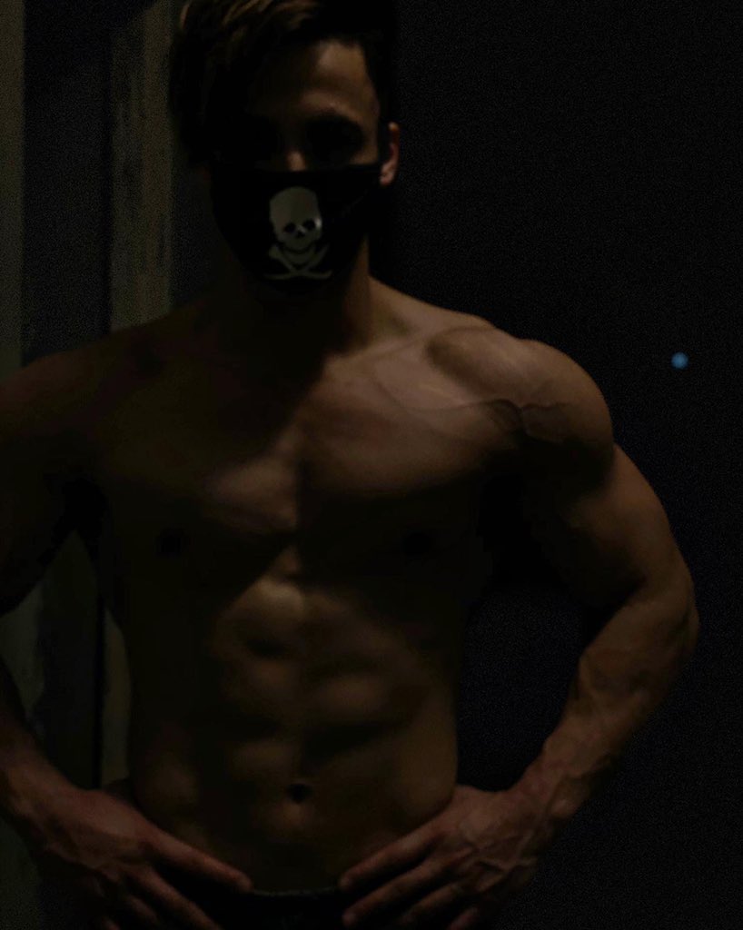 Find a reason to workout where ever you are at this point no matter what comes in your way..!!
#stayhome#staysafe
