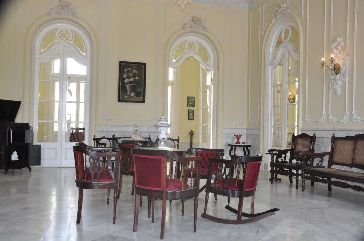 JosAnto09677606's tweet photo. Les invito a visitar el Museo de las Artes Palacio Ferrer, en Cienfuegos. Lugar donde podrá apreciar la cultura cienfueguera en diálogo con la arquitectura, el urbanismo y la presencia ecléctica de una ciudad nacida hace 200 años, pero eternamente moderna.
@patrimonio_Cuba https://t.co/HGPcPxxIJg