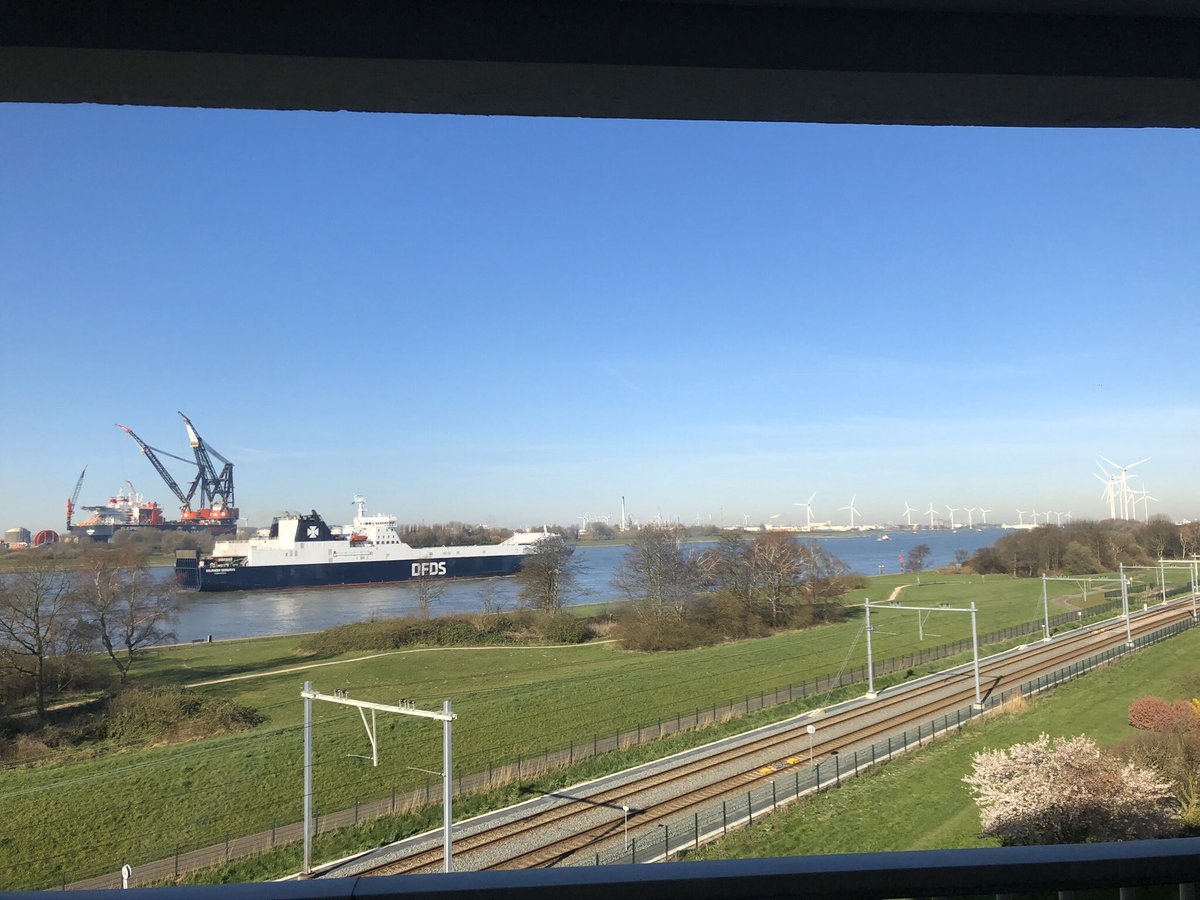 robroef's tweet photo. @CaseyRutland Different angle today Okay? #WFHwindows https://t.co/cX9DubjLRi