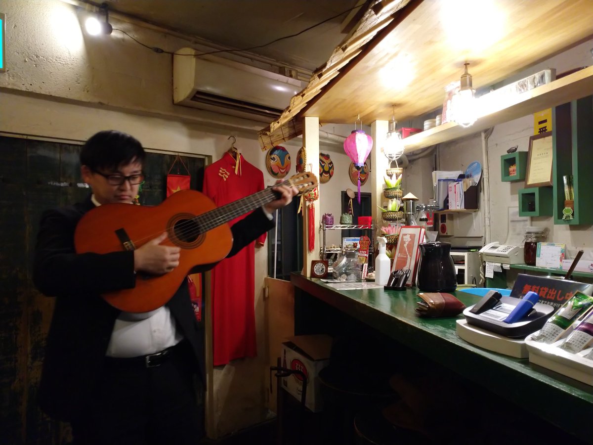 pirocawa1971's tweet photo. 今夜はアオザイで酔い夜を過ごしました。

クラッチありがとね☆ https://t.co/2RL7y5cVBj