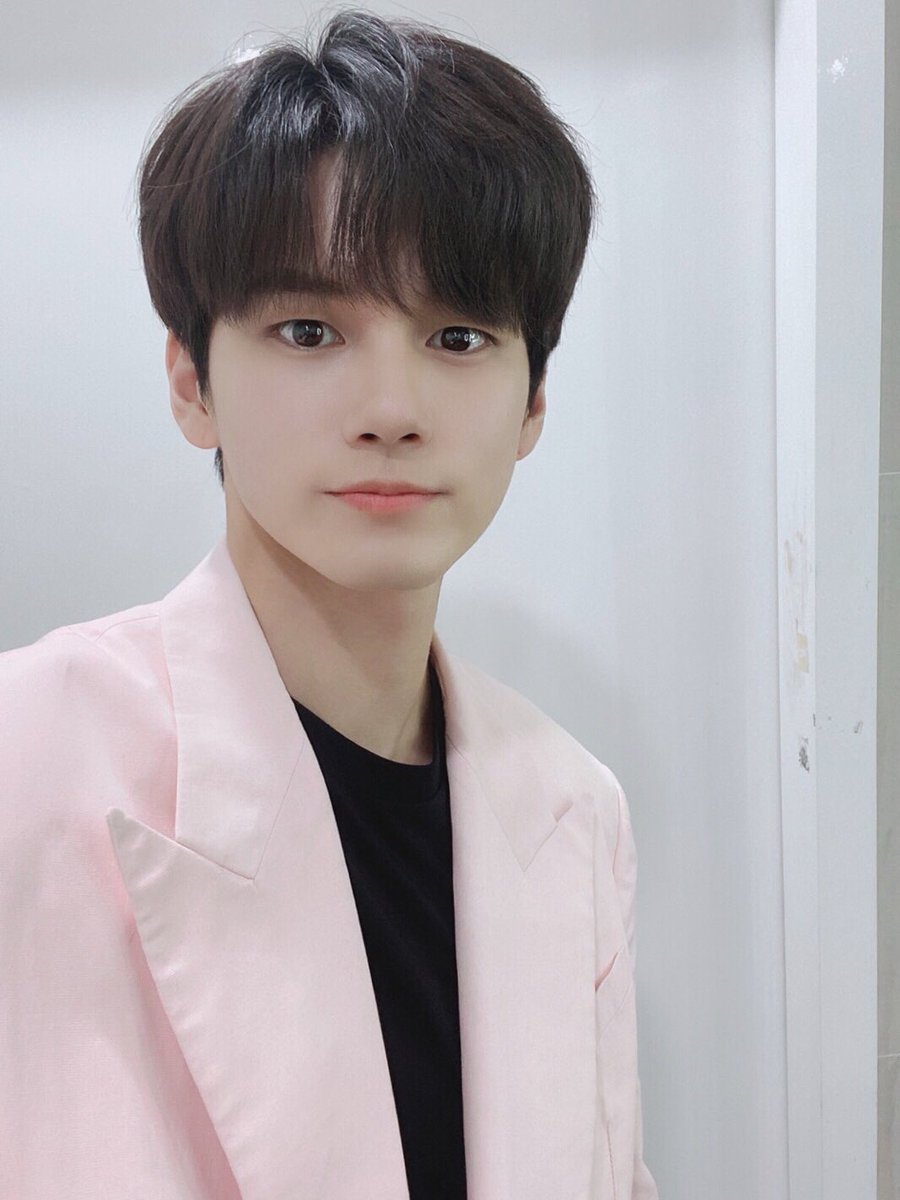 ✨ 200327 유희열의 스케치북 #옹성우 ✨

금요일 밤을 수놓은 옹성우의 #이순간을사랑해요 와 #GRAVITY 무대💝
그리고 멋진 드럼 연주까지🎵 그야말로 선물 같았던 오늘🎁
마무리는 성우의 셀카와 함께, 오늘도 옹나잇💖

#ONGSEONGWU