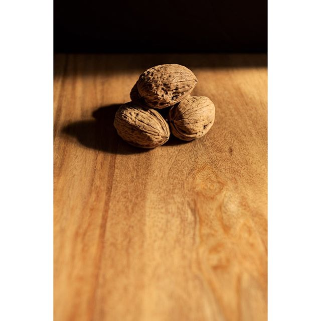 hellmantica's tweet photo. Périgord noir
.
#clairobscure #photographe #cbc_pics #stilllifephotography #naturemorte https://t.co/TmwUg1hP7V