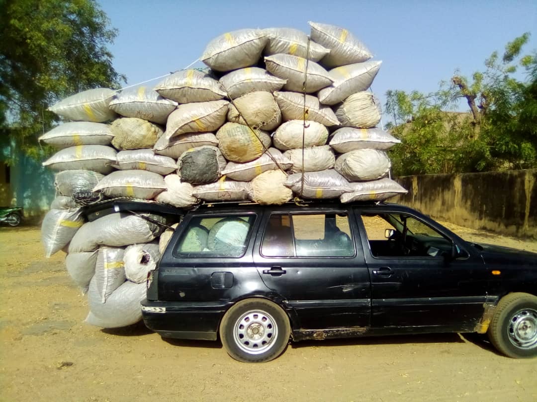 SAY NO TO OVERLOADING. An illegal offence that occurs when a vehicle's  maximum permissible weight limit is exceeded., image size:1080x810