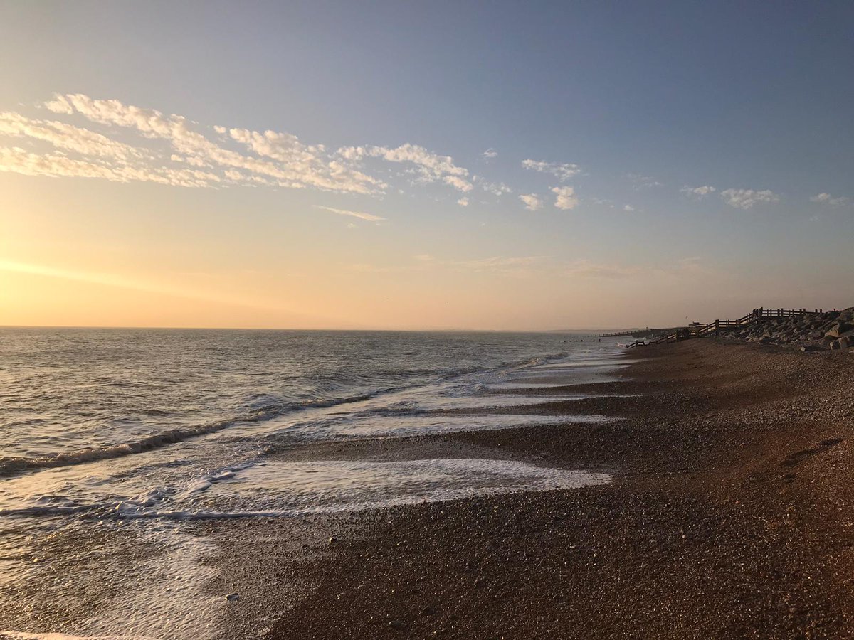 carwenr's tweet photo. @mcsuk Beautiful Camber Sands! I miss the sea! #takemeback #kent #missingnature πβοΈπΆ https://t.co/uq9cBb96Of
