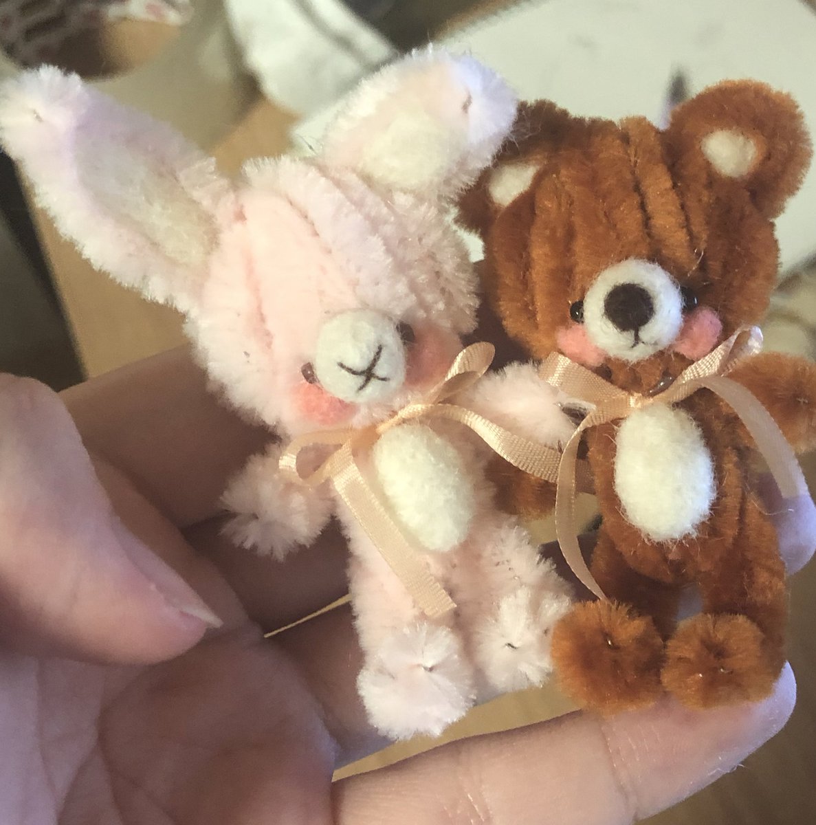 yuja_doll's tweet photo. Rt감사합니다! 
알티하신분과 구매자분들께 추첨을 통해 새로 구매해본 연보라색 모루로 곰돌이한마리씩 제작해드리겠습니다

지금 제작분은전부 월요일에 배송을 마칩니다

일~월요일부터 다시 주문받습니다
주문글은 따로 올릴예정이고 멘션달아주시면 주문글에 언급해드리겠습니다. https://t.co/EdJYFNxP20