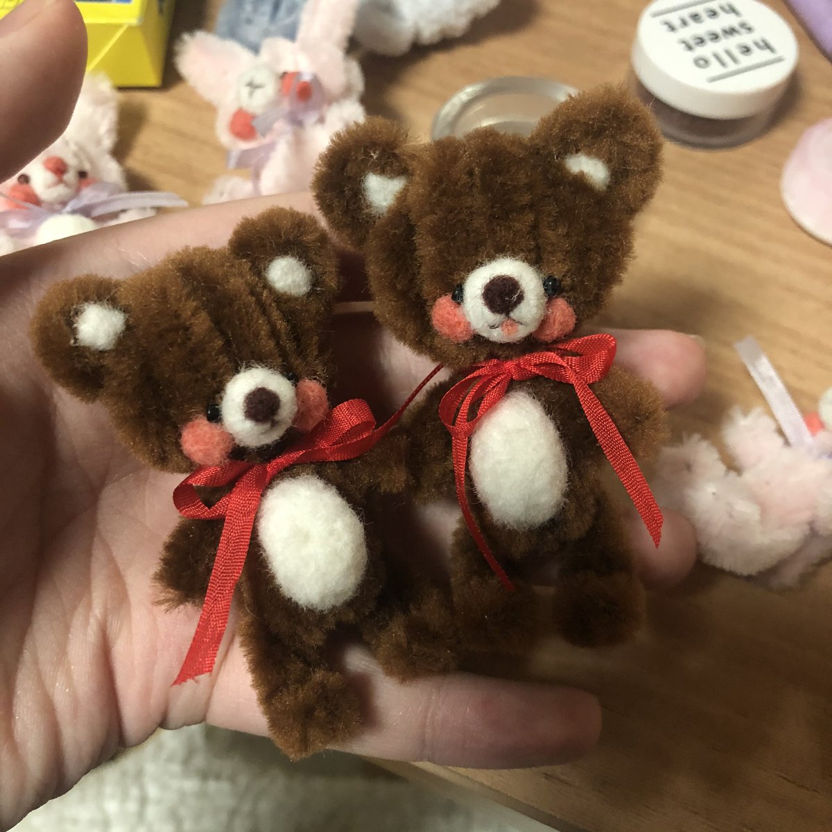 yuja_doll's tweet photo. Rt감사합니다! 
알티하신분과 구매자분들께 추첨을 통해 새로 구매해본 연보라색 모루로 곰돌이한마리씩 제작해드리겠습니다

지금 제작분은전부 월요일에 배송을 마칩니다

일~월요일부터 다시 주문받습니다
주문글은 따로 올릴예정이고 멘션달아주시면 주문글에 언급해드리겠습니다. https://t.co/EdJYFNxP20