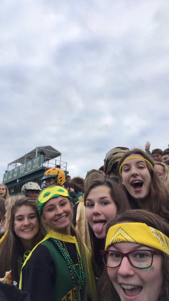 courttaylor123's tweet photo. a little tb for green and gold day💚💛
#hpshomespirit2020
#TeamNOSLAK https://t.co/ULuTMeyuZE