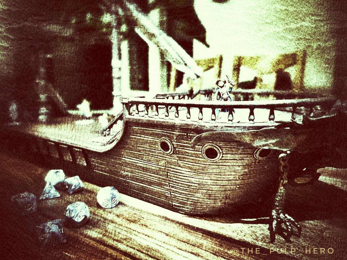 the_pulp_hero's tweet photo. Mit schreckgeweiteten Augen beobachtete der Freibeuter, wie gigantische Tentakel sein geliebtes Schiff umschlangen. Es würde dem Druck nicht lange standhalten können. Entschlossen zog er seinen Säbel.
#MiniPulp #PnPde #dnd5e https://t.co/1x5x6V4qTf