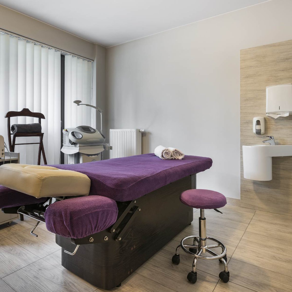 InstOsteopathy's tweet image. We have updated guidance on what Government financial support is currently available iosteopathy.org/wp-content/upl…