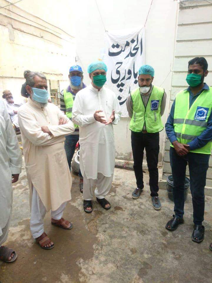 snbiniqbalmalik's tweet photo. Jamaat e Islami karachi introduces Al khidmat kitchen for the afectees of Lock down JI Karachi Chief
@NaeemRehmanEngr Visited 
#IVolunteerForJI https://t.co/cA0XB2X8Oq
