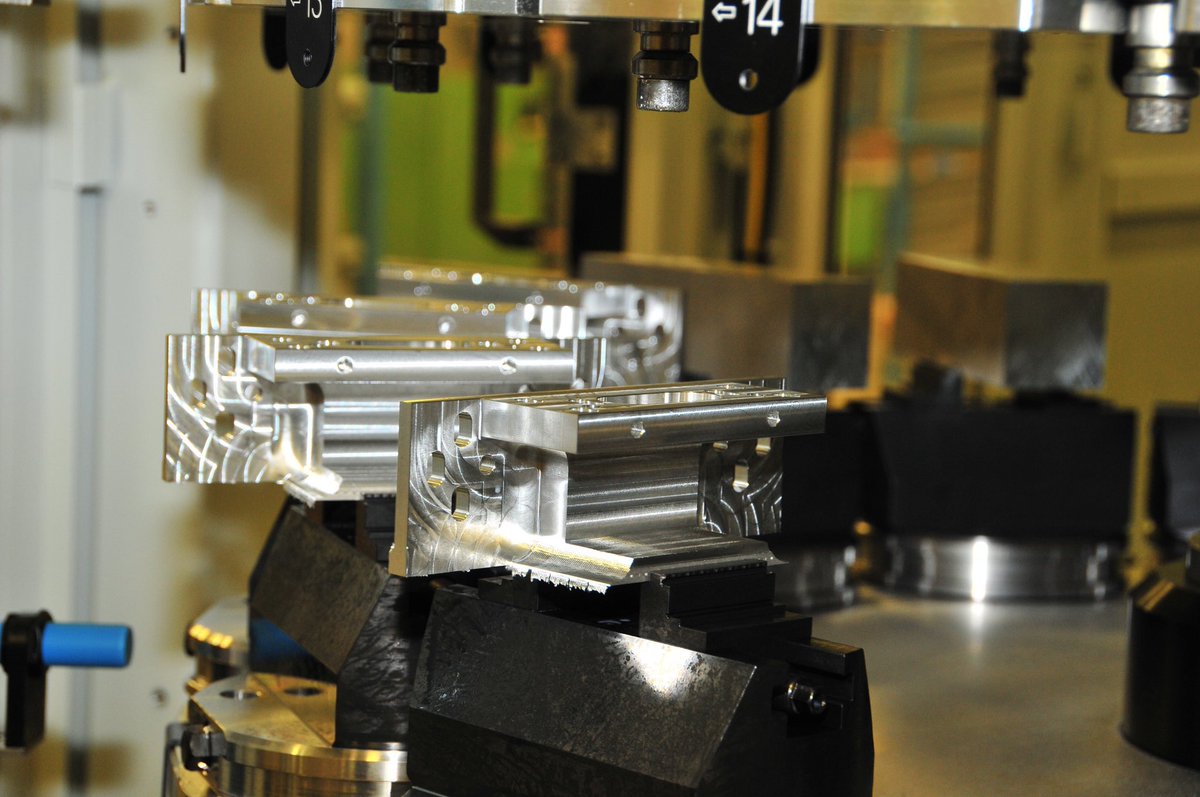 Als Hersteller der Medizintechnik leisten wir unseren Beitrag und stellen unter Hochdruck Komponenten für Beatmungsgeräte her. Unter extrem strengen Auflagen für die Mitarbeiter. Was für ein super Team! #COVID19 #coronavirus #Corona