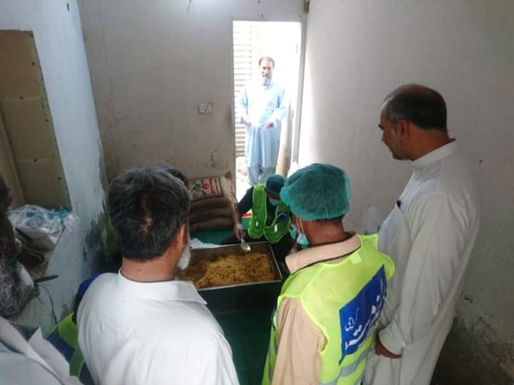snbiniqbalmalik's tweet photo. Jamaat e Islami karachi introduces Al khidmat kitchen for the afectees of Lock down JI Karachi Chief
@NaeemRehmanEngr Visited 
#IVolunteerForJI https://t.co/cA0XB2X8Oq