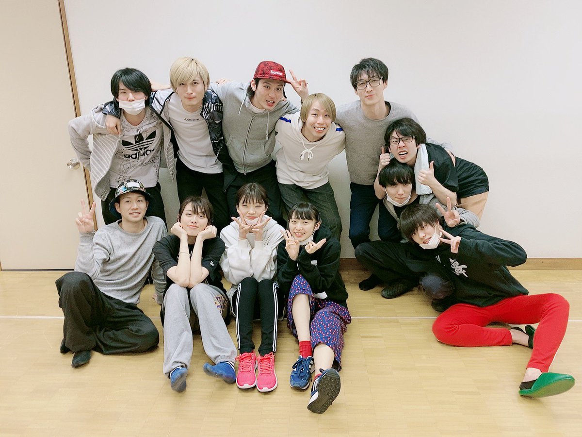 aizawa_kasumi's tweet photo. 稽古初日
本読みしながら念入りに
ディスカッション
はじめての演出の感じがとっても新鮮です！

稽古初日から勝手にプレッシャーを感じると言う珍しい感じです。
それだけ大切な役を頂いていて
担わせてもらえてると言う事も体感してます！
もっと心に負荷をかけて
役を深めて行くぞー！！

#幽恋慕 https://t.co/JDwUYx9jfZ