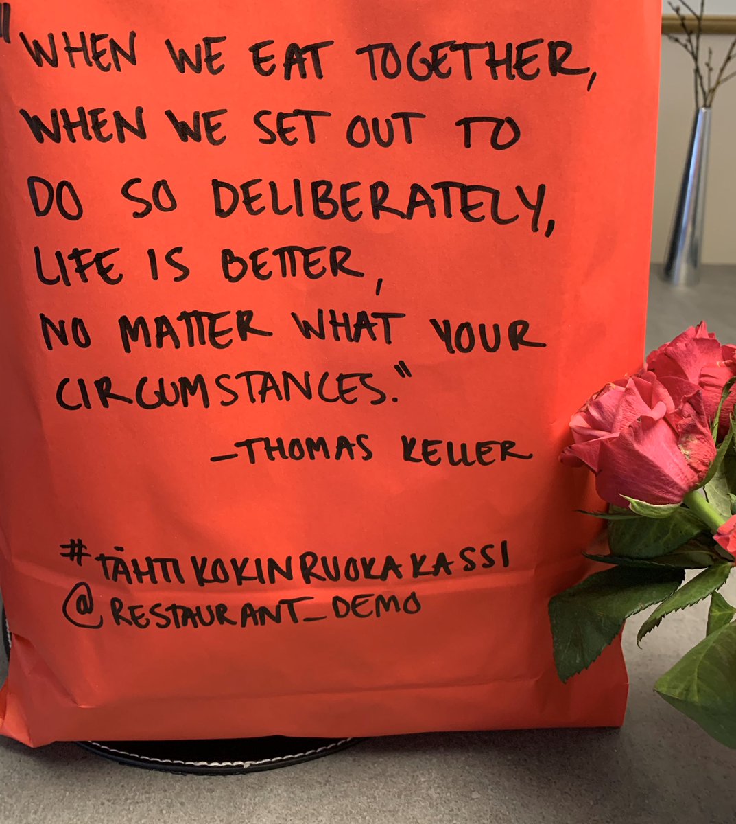 LasseHome's tweet image. Tähtikokin ruokakassi juuri työn alla. Kassissa ruoka-aineet, ohjevideot, alkudrinkin aineet, viinisuositukset, Spotify-soittolista... 😄#tähtikokinruokakassi #restaurant_demo #supportyourlocal