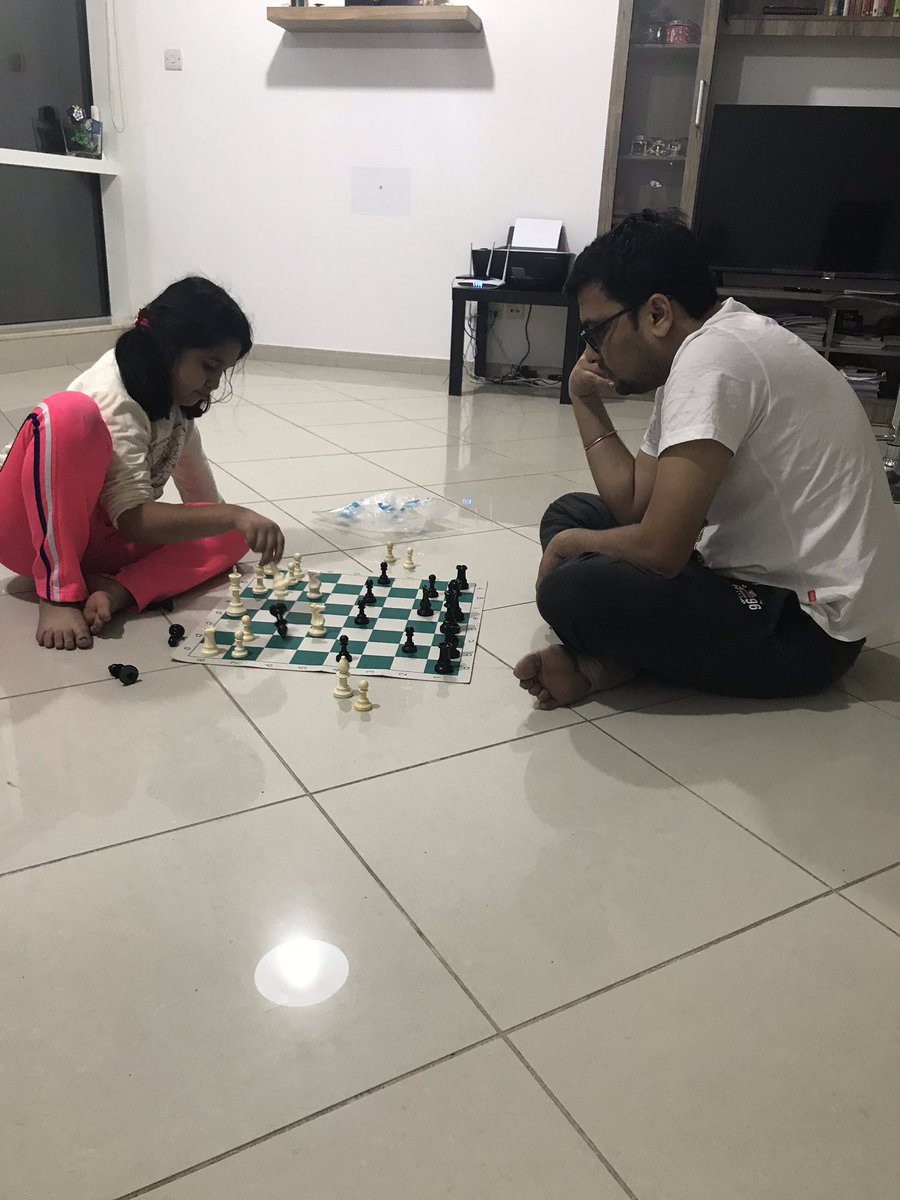 PratyushaJain1's tweet photo. #fatherdaughtergoal #chesssession https://t.co/uBhHPEBvPg