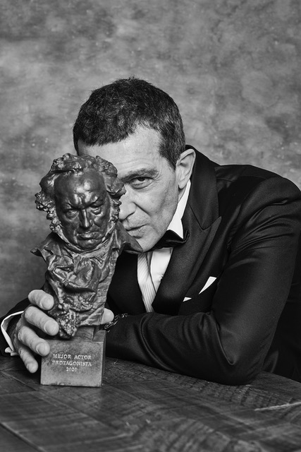 PremiosGoya's tweet photo. Pedro Almodóvar, Julieta Serrano y Leonardo Sbaraglia escriben sobre @antoniobanderas en nuestra web, tras su #Goya2020 como Mejor Actor Protagonista por Dolor y gloria.
https://t.co/pscKfZzQ8l https://t.co/IUOyOdRJdG