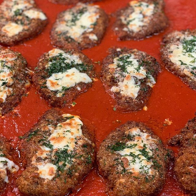 PizzeriaTraVig's tweet photo. Chicken parm production!  We are freezing and vacuum sealing our juicy and delicious #chickenparmesan complete with cheese and sauce.  Just take from freezer and pop in oven to bake.  Add to your favorite pasta for a complete meal!  Purchase a pint of ma… https://t.co/ZEyz7zCOOL https://t.co/WkKvM94RLm