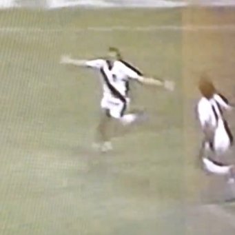 padiyaocelotl's tweet photo. Hoy quiero recordar a uno de mis grandes ídolos del @ClubPueblaMX el profe Carlos Silvio Fogel, quien hace 4 años partió al mundo celestial. Aquí en un emotivo homenaje que le organizó @sefirot05 hace unos añitos y la LD (fotografía de @Mv_ManuelVela @PueblaExpres ) https://t.co/iZuZJMREMi