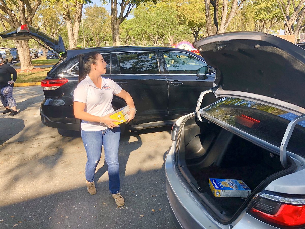 SpencerPylant's tweet photo. I love it when #Miami comes together! This morning, hundreds of families were provided fresh fruit, vegetables &amp; food at @miamiyouthfair by @FeedingSouthFL @RepJuanFBarquin @Daniel_PerezFL @valoupis @RepAnaMaria @RepRodriguez118 @VotePotestad &amp; @MiamiChamber. https://t.co/o88zG4nxF6