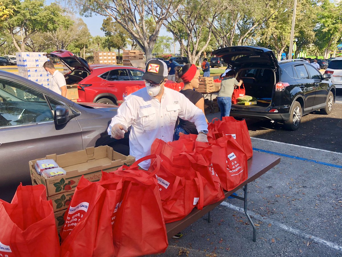 SpencerPylant's tweet photo. I love it when #Miami comes together! This morning, hundreds of families were provided fresh fruit, vegetables &amp; food at @miamiyouthfair by @FeedingSouthFL @RepJuanFBarquin @Daniel_PerezFL @valoupis @RepAnaMaria @RepRodriguez118 @VotePotestad &amp; @MiamiChamber. https://t.co/o88zG4nxF6