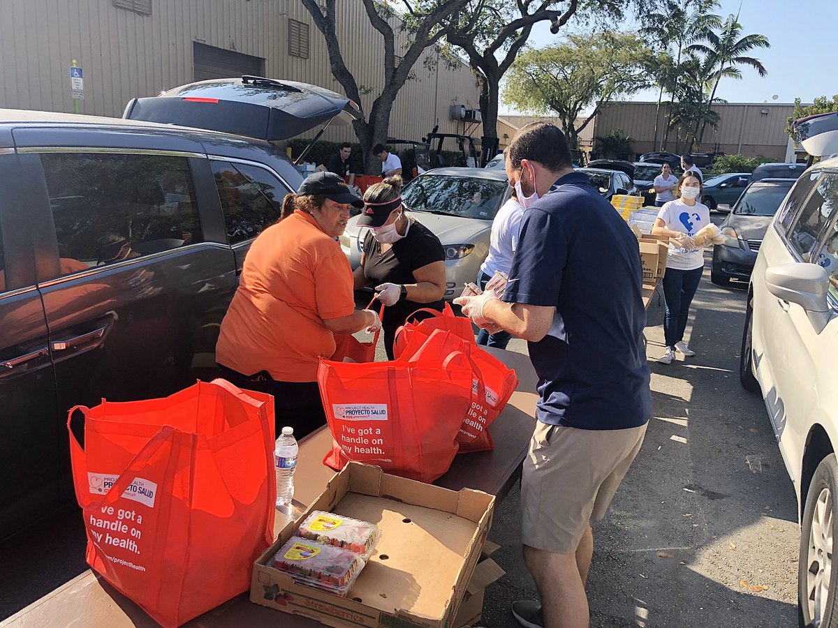 SpencerPylant's tweet photo. I love it when #Miami comes together! This morning, hundreds of families were provided fresh fruit, vegetables &amp; food at @miamiyouthfair by @FeedingSouthFL @RepJuanFBarquin @Daniel_PerezFL @valoupis @RepAnaMaria @RepRodriguez118 @VotePotestad &amp; @MiamiChamber. https://t.co/o88zG4nxF6