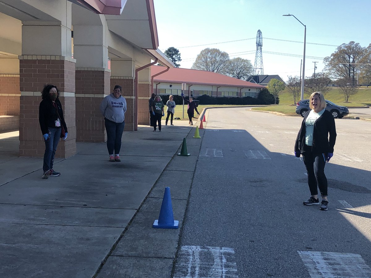 MrsAvery_music's tweet photo. More awesome Dixon crew .... giving out chromes 💜💜. @DixonRoadElem https://t.co/NDTjxJr7mn