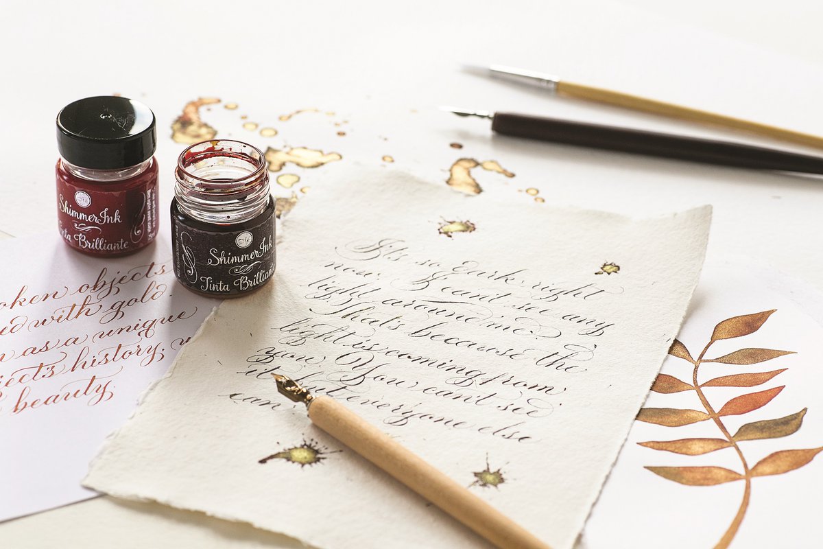 ManuscriptPenCo's tweet photo. Add a little shine to your life with our ShimmerInks - bold inks, made for eye-catching calligraphy and lettering art! #Calligraphy #ShimmerInks #GetInvolved https://t.co/vQ2QA1iDFD https://t.co/RzJIzHgCIw