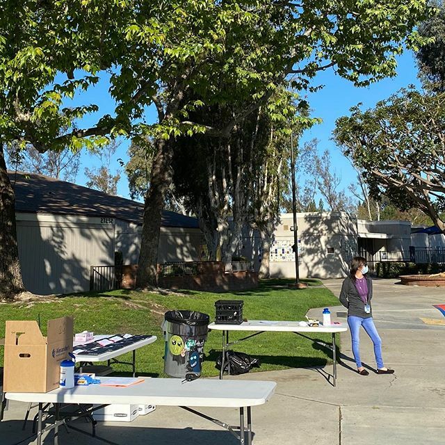 HankeyIB's tweet photo. It’s a beautiful Friday morning! If you have an appointment to pick up a Chromebook this morning please remember to come at your assigned time and observe social distancing guidelines. If you have not yet let us know that you need a device, please call t… https://t.co/ek0wh2gxiO https://t.co/j1Vcl2xMEP
