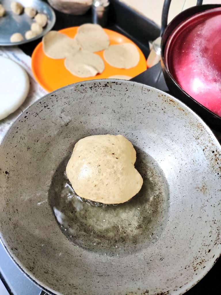 Yaaaay... Successfully made my fav ajwain puri from scratch (making puri dough is also tricky business)  #jogacooks  #Lockdown21