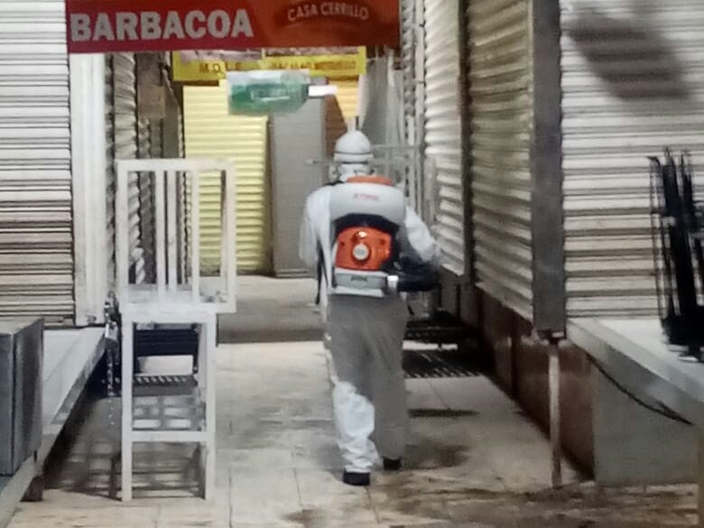 MHGOByJ's tweet photo. En la @AlcaldiaMHmx seguimos trabajando en la sanitización por la contingencia de la pandemia #COVID2019mx, bajo las medidas implementadas por el @GobCDMX, en los mercados, #Argentina, #Garda, #Anáhuac zona y anexo.

#MéxicoUnido
#MHelCorazónDeLaCapital https://t.co/6K8XGUuKBZ