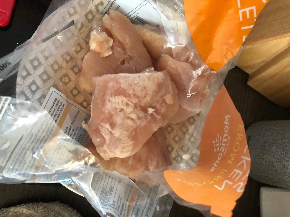SpearingKelly's tweet photo. @Morrisons bought these frozen chicken fillets last Thursday in Woosehill.....went to cook them and best before end is May 2019 - nearly a year ago 😳 https://t.co/5poKpvFMAb
