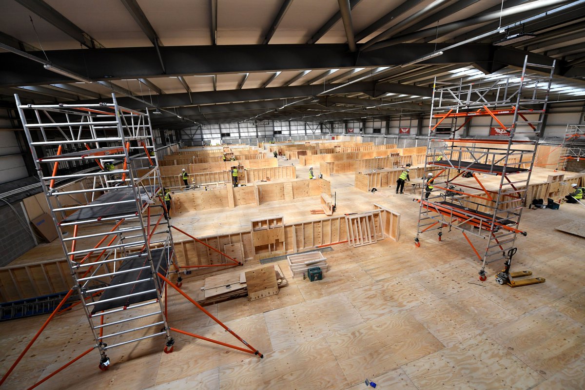 scarlets_rugby's tweet photo. 📸 Some more images of the working going on at @official_parc to provide a temporary hospital for the NHS. A huge effort by everyone involved 👏

Mwy o luniau o’r gwaith sy’n parhau yma ym Mharc y Scarlets i ddarparu ysbyty dros dro i’r GIG ❤️

#StayAtHomeAndStaySafe https://t.co/iY3WD9XlkP