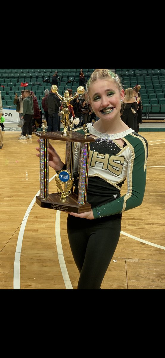 emma58072058's tweet photo. showing off this lovely green and gold uniform today for @Kyra424 #hpshomespirit2020 #teamsupersells 🧡🧡 https://t.co/WGtD0Pj4W0