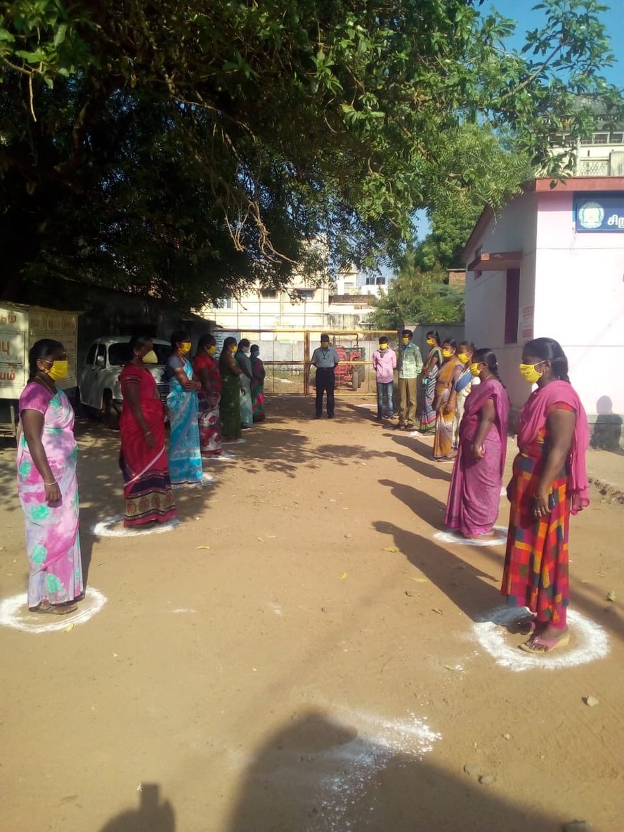 Vijayabaskarofl's tweet photo. #StayAwareStaySafe: Am happy to see these pictures. I appreciate the civic sense &amp; responsibility of the public, the cooperation extended to public administration in this very challenging situation. Am sure if everyone does this, things will turn in our favour. #SocialDistancing https://t.co/J61DWg9BDu