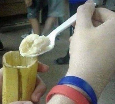 NovoxGamer's tweet photo. Vosotros como os coméis los platanos??? No me falléis.

RT con cuchara
FAV con la mano https://t.co/YcyShIIxVd
