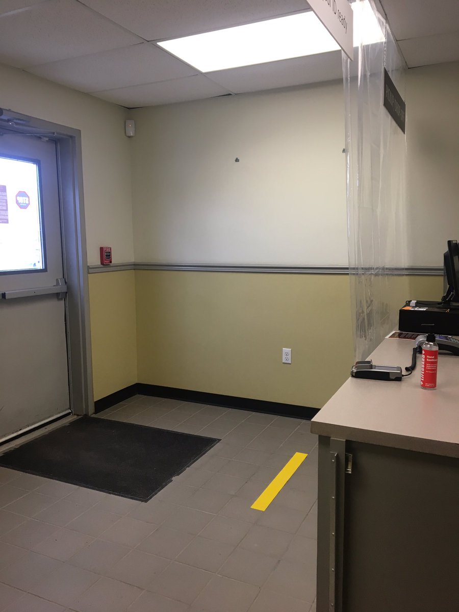 AllmydUps's tweet photo. Fredericton Package CHSP Co-Chair Cindy McLean setting up the customer counter. #upsers #upsca #UPSersAreThere #2MetresApart https://t.co/YsRRL7CEWo