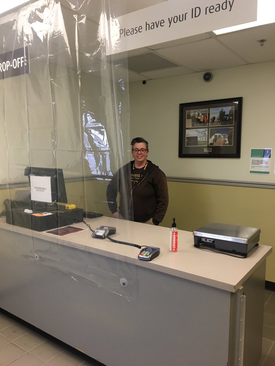 AllmydUps's tweet photo. Fredericton Package CHSP Co-Chair Cindy McLean setting up the customer counter. #upsers #upsca #UPSersAreThere #2MetresApart https://t.co/YsRRL7CEWo