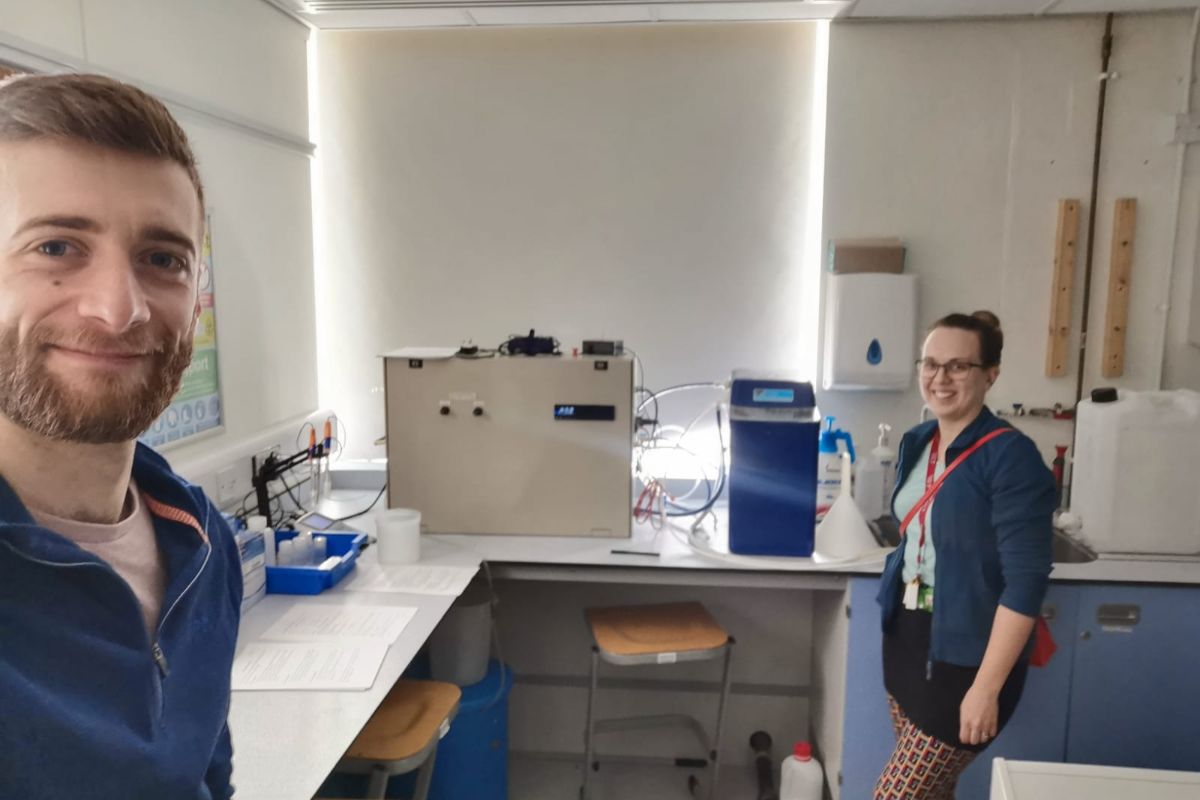 👏 | UWE Bristol scientists are working around the clock to produce 1000s of litres of disinfectant to help slow the spread of Coronavirus.

Disinfectant produced in a lab at Frenchay campus has been sent to <a href="/swasFT/">South Western Ambulance Service</a>, local GPs and police stations. More 👉 fal.cn/37iUf