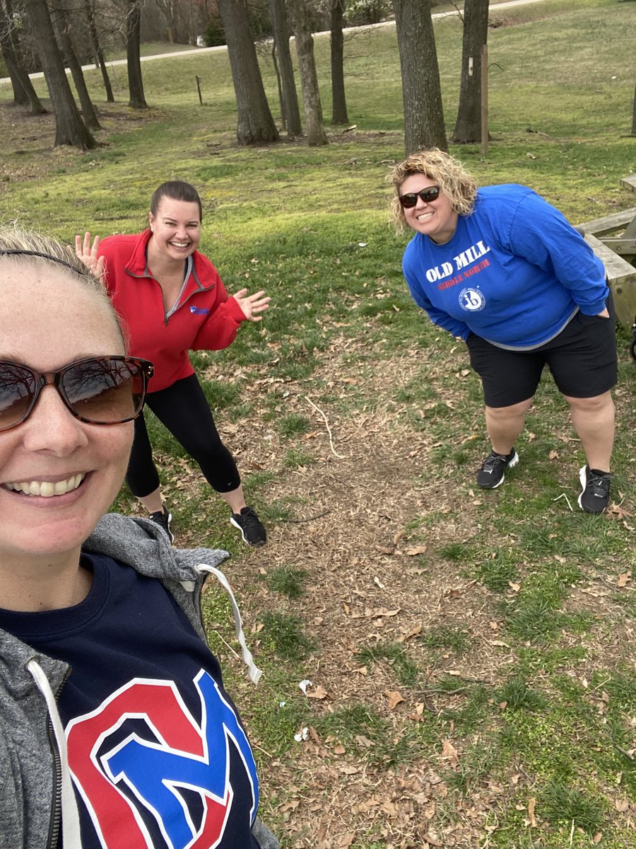 MsGofAAC's tweet photo. Showing school spirit while social distancing. #OMMNPride #AACPSAwesome #LiftOurSpiritsWeek #OneComplexOneHeart @OMMNAACPS @LitOmmn https://t.co/Ltj1jfN3zL